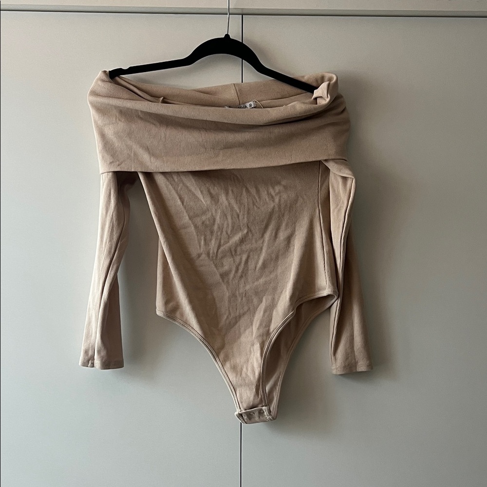 ReoRia Women's Tan Off-Shoulder Bodysuit
